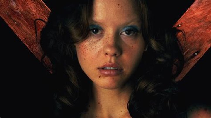Si tienes Netflix no puedes perderte esta exitosa película de terror protagonizada por Mia Goth y Jenna Ortega