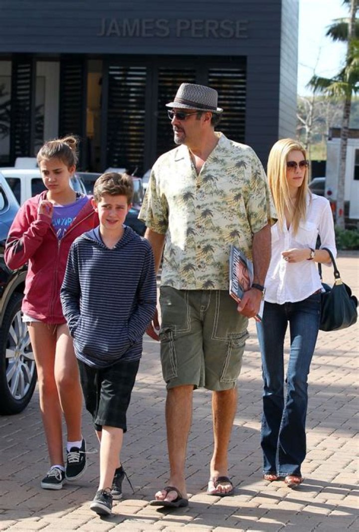 Who’s the Wife/Girlfriend of Brad Garrett? Net Worth 2022, Age, Height